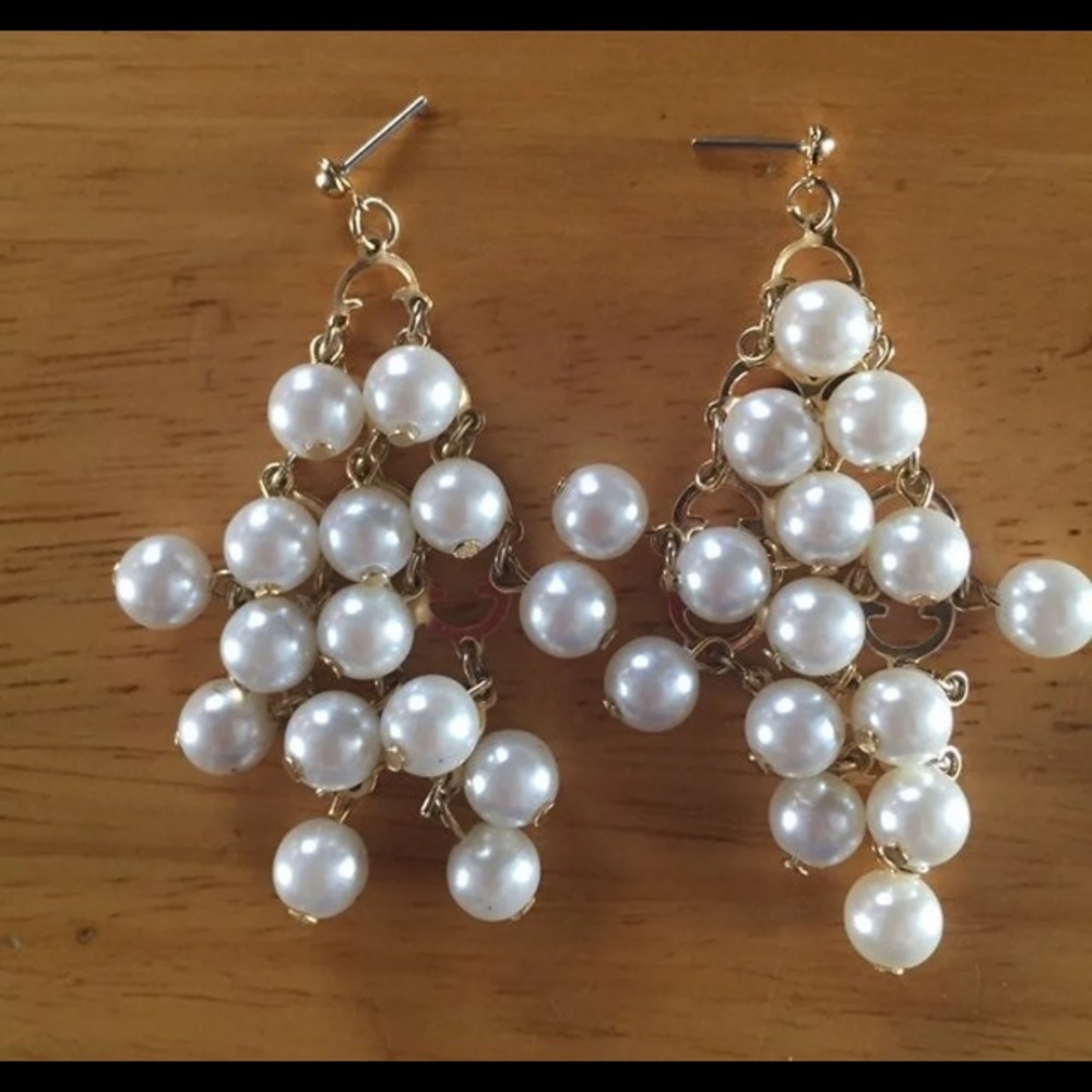 Authentic 1980’s faux Pearl dangle earrings